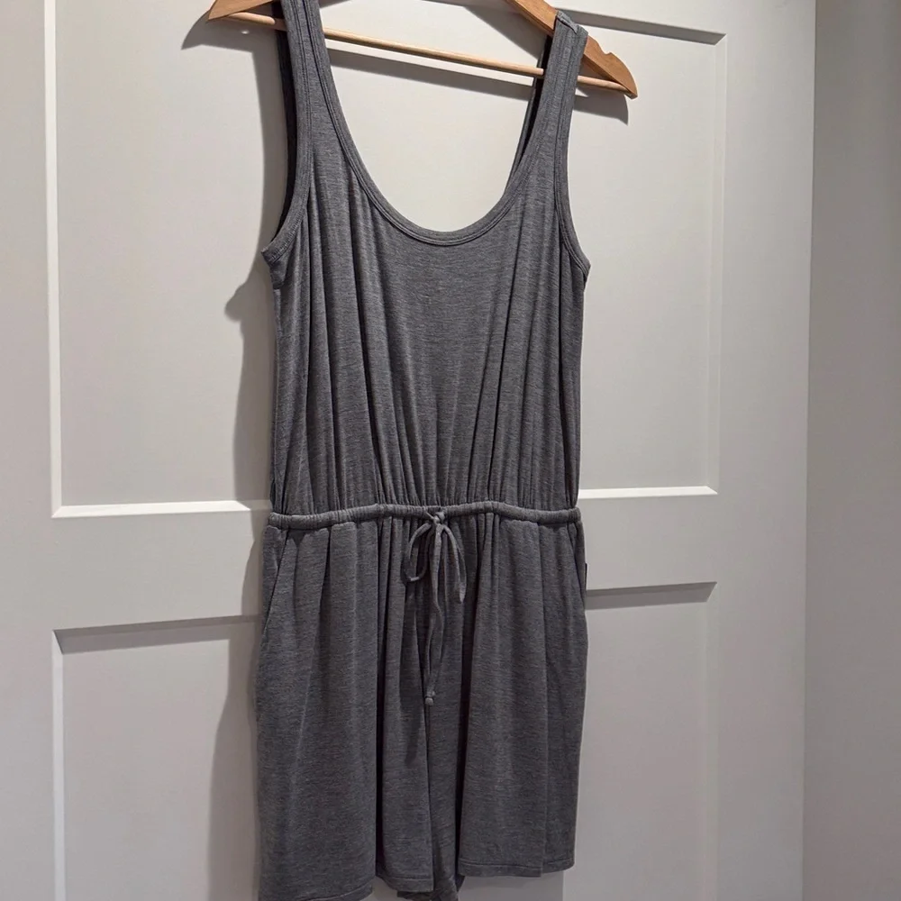 Express Scoop Neck Sleeveless Tie Waist Romper in Size XS | New With Tags - Picture 6 of 11